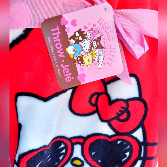 NWT Hello Kitty Red Plush Blanket - Picture 2 of 4